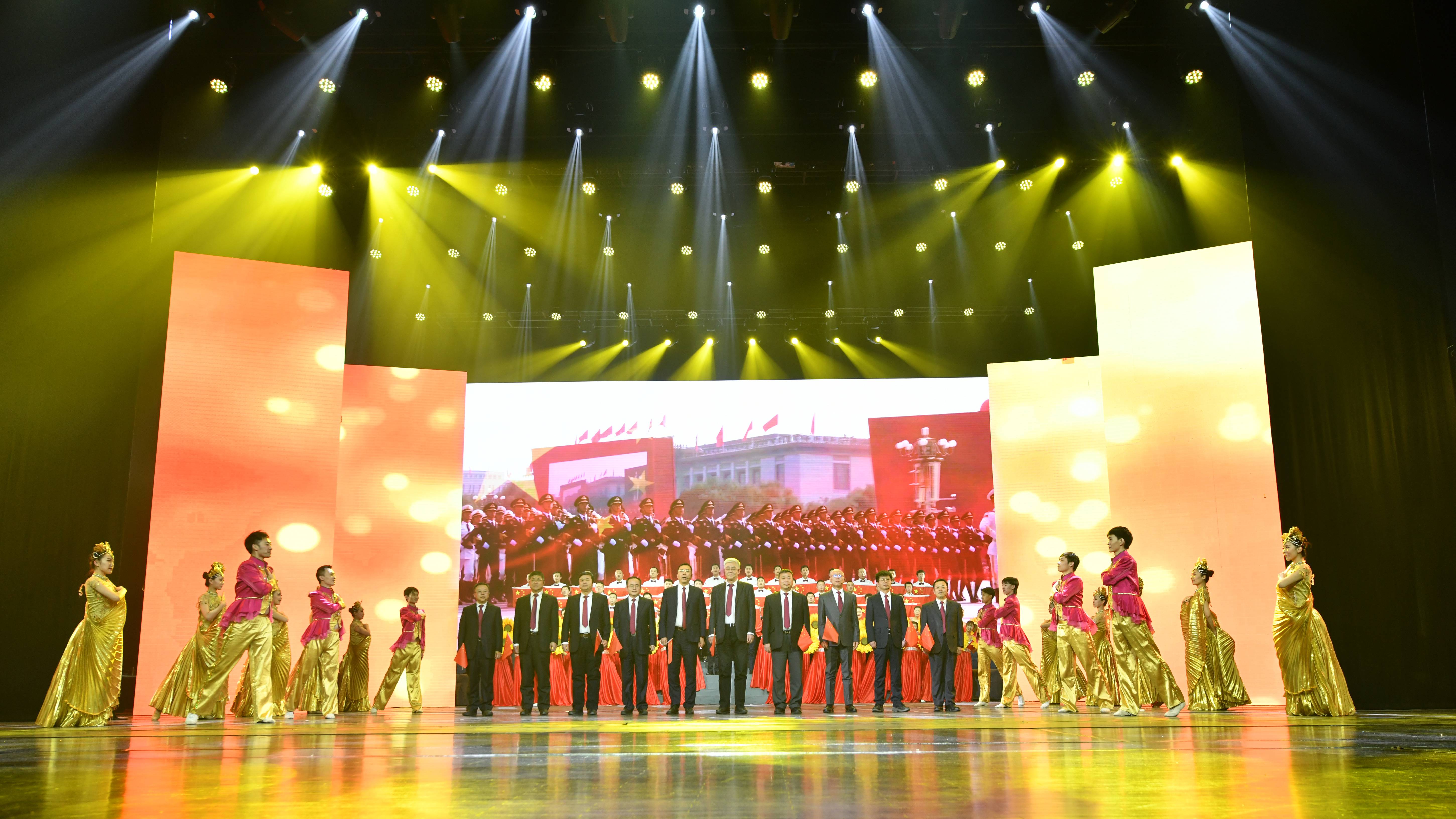 《我和我的祖国》(1).jpg 《我和我的祖国》(1).jpg