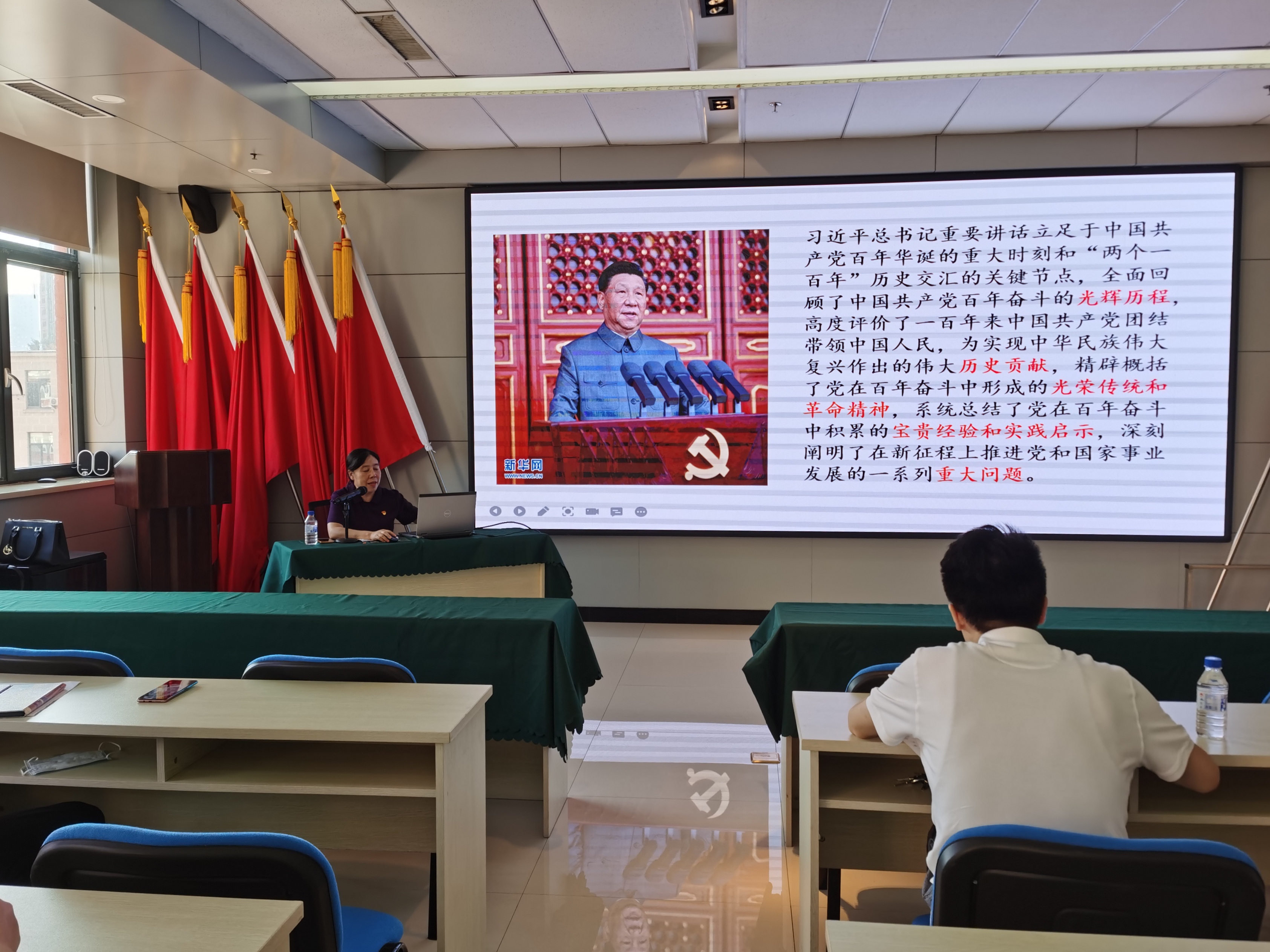 省委党校教授为设计院公司员工讲课1.jpeg 省委党校教授为设计院公司员工讲课1.jpeg